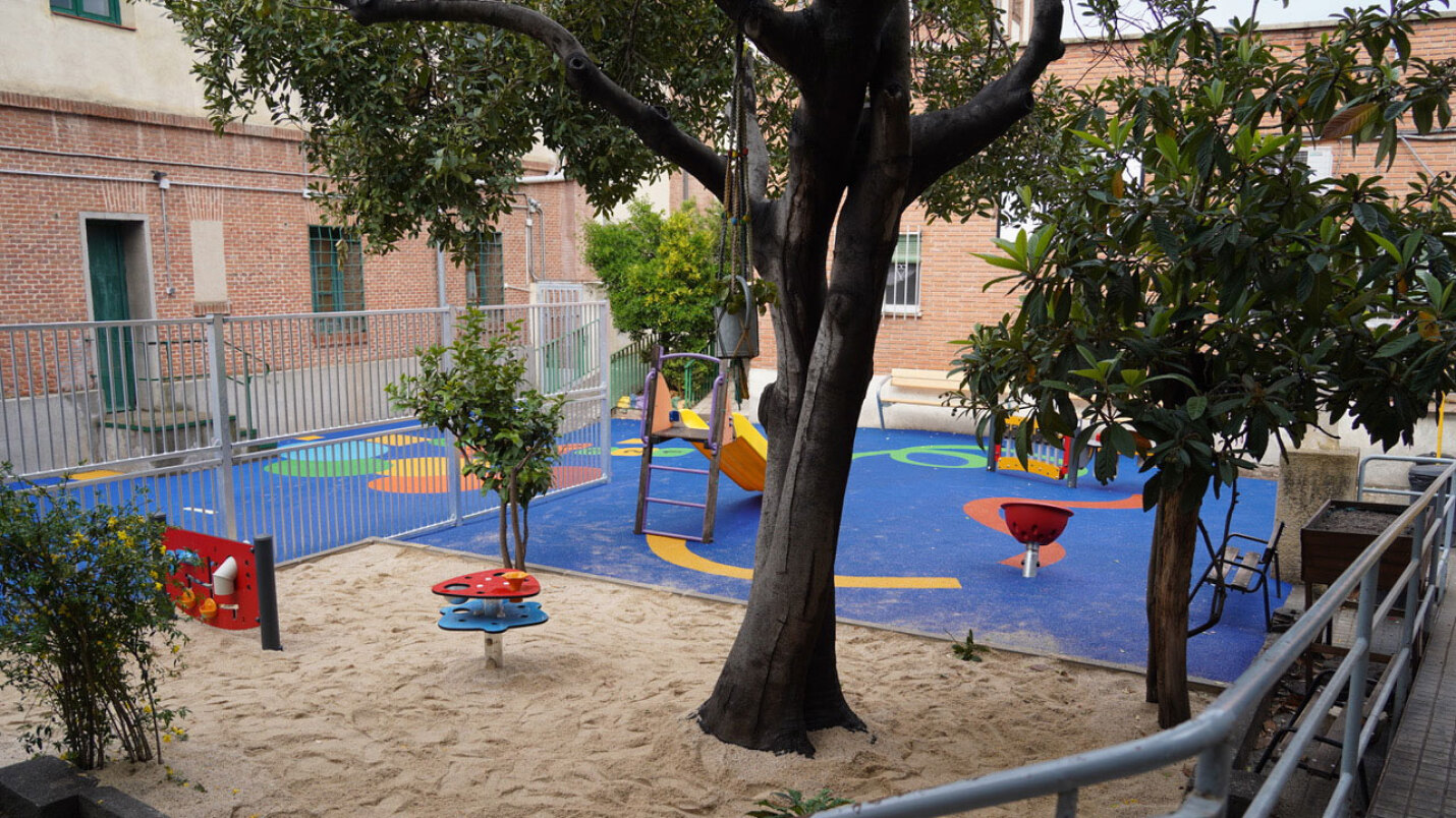 The IPD Foundation inaugurates the project “Los patios de mi cole” at the AFANIAS Las Victorias school in Madrid.